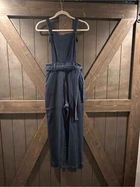 Universal Thread Denim Women’s Bib Overalls with Self-Tie Waist